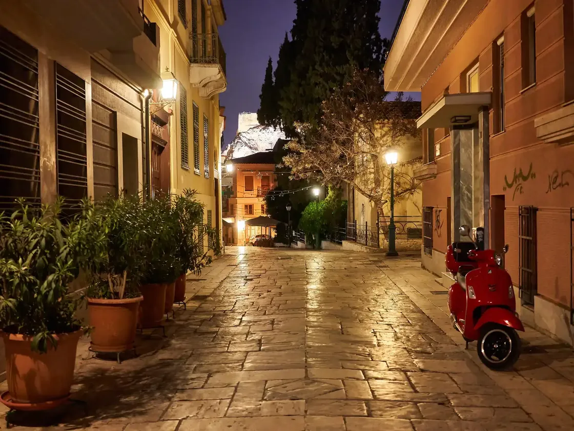 Plaka — Les ruelles au pied de l'Acropole